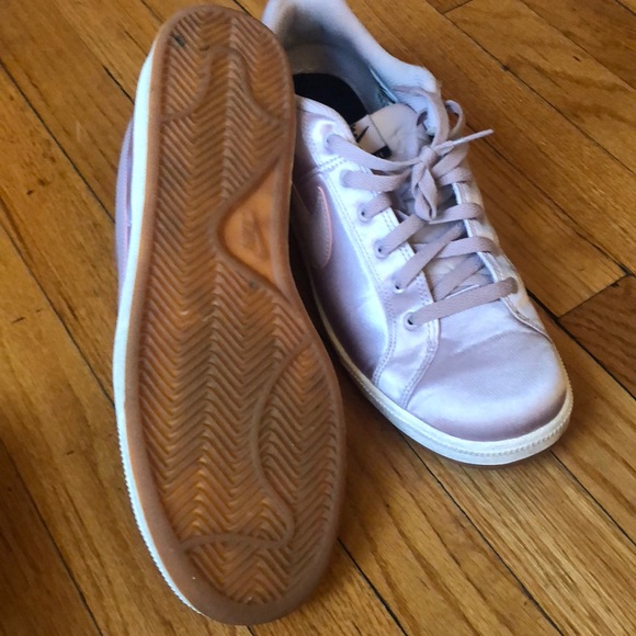 Pink Nike Shoes - Picture 5 of 7